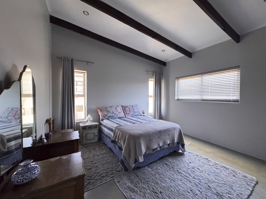 6 Bedroom Property for Sale in Sunset Estate Western Cape